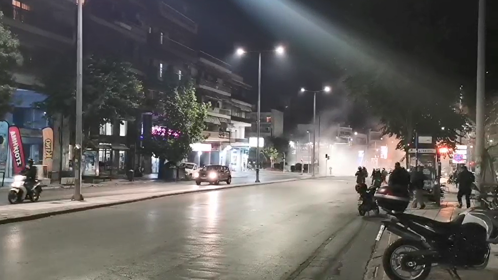 Ένταση στην πορεία της Θεσσαλονίκης με εκτεταμένη χρήση χημικών (βίντεο)