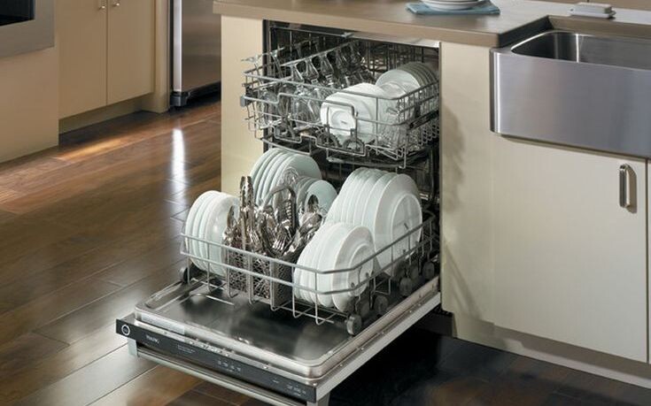 TikToker πλένει τα λαχανικά της στο πλυντήριο πιάτων και γίνεται viral (βίντεο)