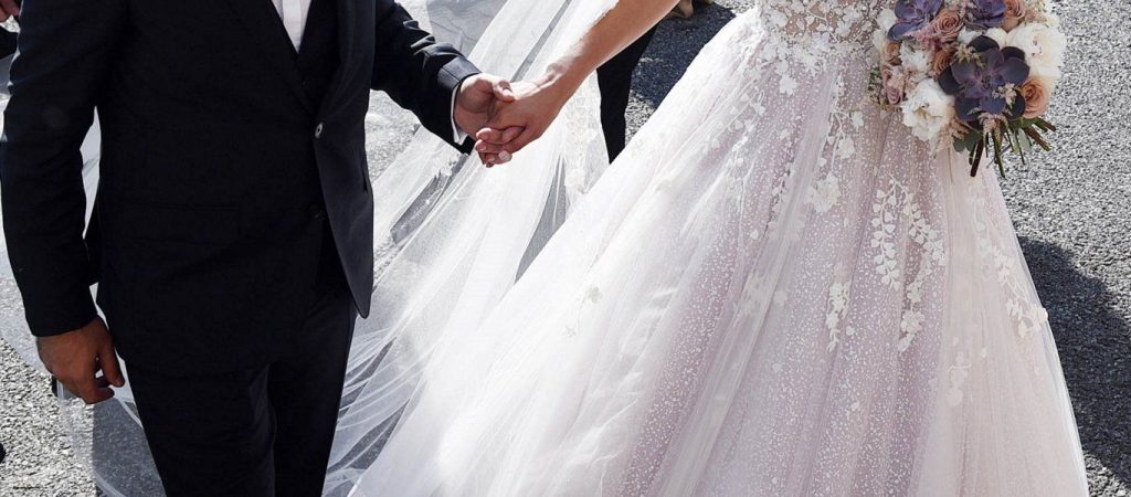 Ζευγάρι νεόνυμφων ζήτησε από καλεσμένο να… πληρώσει για το δεύτερο κομμάτι τούρτα! (φώτο)