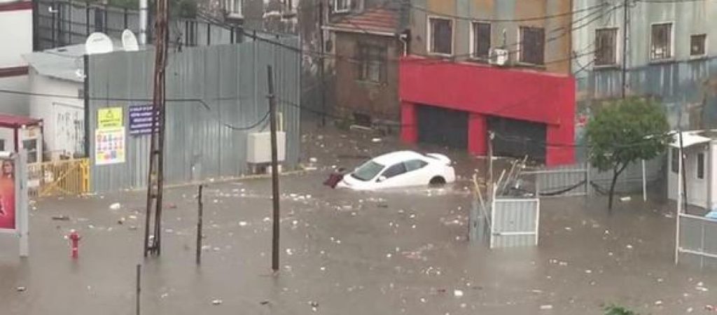 Απίστευτο: Οκταώροφη πολυκατοικία καταρρέει από ισχυρή βροχόπτωση (βίντεο)