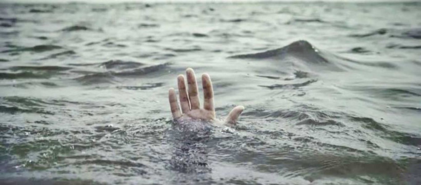 Ανάβυσσος: Αστυνομικοί έπεσαν στη θάλασσα & έσωσαν γυναίκα που ήθελε να βάλει τέλος στη ζωής της