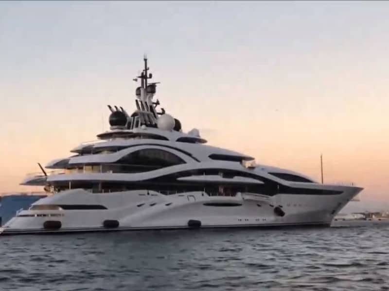 Δείτε την κατασκευή ενός πολυτελούς γιοτ βήμα-βήμα (βίντεο)