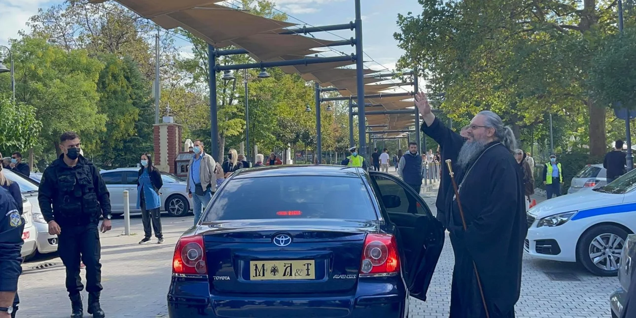 Μητροπολίτης Λαρίσης: «Μας κάνουν διαφήμιση οι αντιεμβολιαστές»!