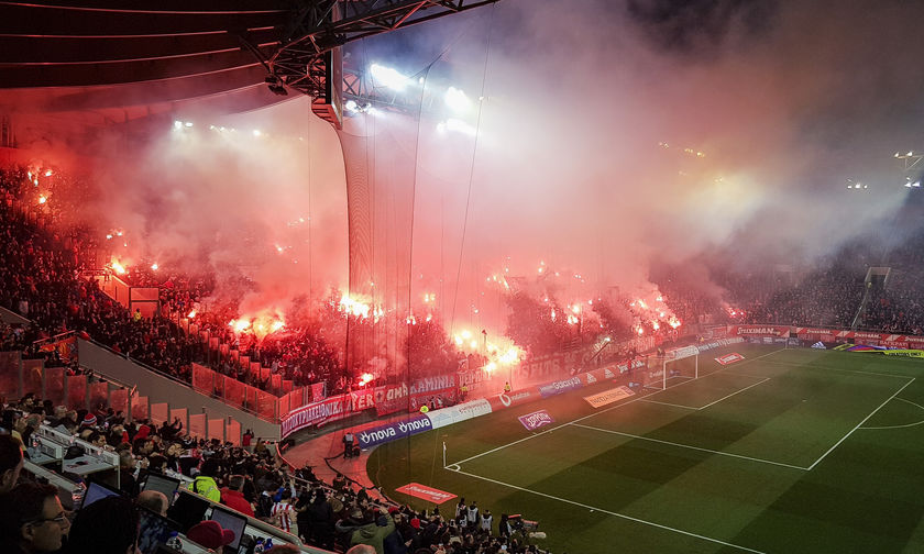 ΠΑΕ Ολυμπιακός για καπνογόνα: «Η τελευταία φορά που επιτρέπουμε σε 50 ανεγκέφαλους να χαλάνε την ατμόσφαιρα»