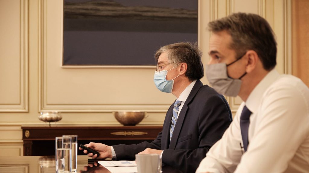 Μένουν… οι ίδιοι και αυξάνονται: Η κυβέρνηση δεν αλλάζει την επιτροπή των «ειδικών» – Δημιουργεί και 2η