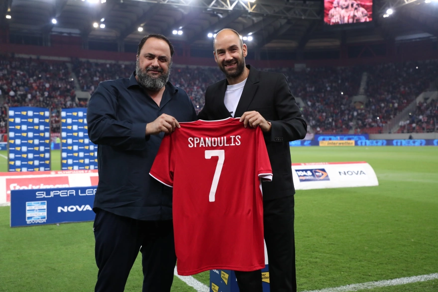 Ολυμπιακός: Η βράβευση του Β.Σπανούλη στο Καραϊσκάκη (φώτο-βίντεο)