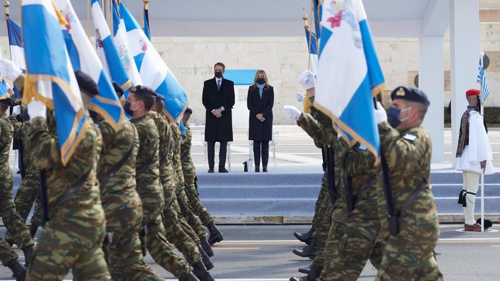 Κατάρρευση των δικτύων: Επανέρχονται σταδιακά Facebook, Instagram και What’s App.