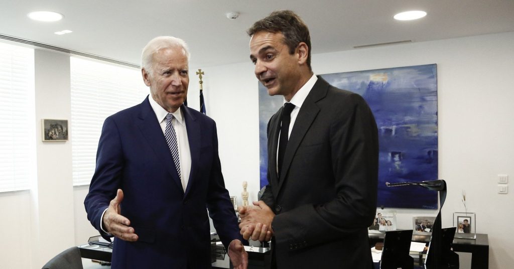 Διεθνής διασυρμός – ΗΠΑ: «Μην ταξιδεύετε στην Ελλάδα λόγω κορωνοϊού» – Παραμένουμε στη μαύρη λίστα
