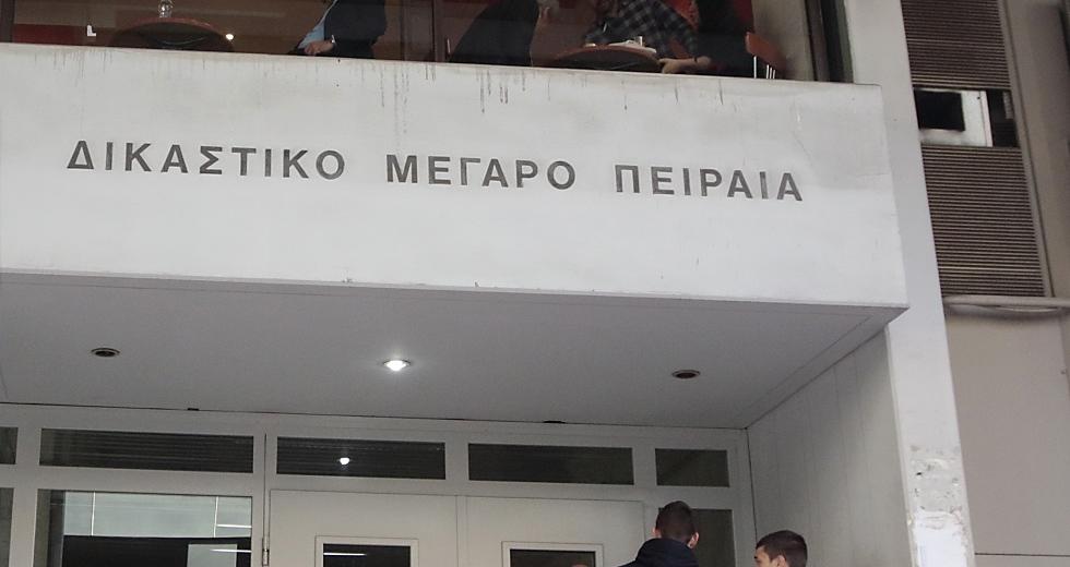 Στα δικαστήρια Πειραιά ο 36χρονος τραγουδιστής που είχε παραγγείλει κοκαΐνη στο αυτοκίνητό του