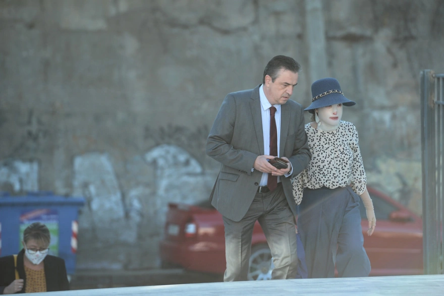 Επίθεση με βιτριόλι: ‘Έφτασε στο δικαστήριο η Ιωάννα – Καταθέτουν οι γιατροί της (φωτο)