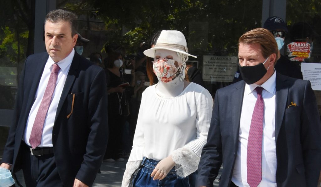 Βιτριόλι – Ιατροδικαστής: «Η αριστερή της πλευρά δέχτηκε μεγάλη ποσότητα – Στόχευσε πρόσωπο & τράχηλο»