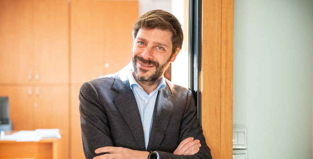 Ν. Γιατρομανωλάκης κατά των 160 για επιστολή: «θέλουν να διαιωνίσουν την έμφυλη βία»