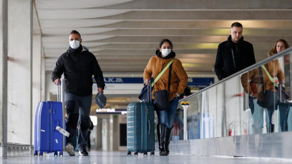 Νέα έρευνα εκθέτει ανεπανόρθωτα τα μέτρα διαχωρισμού: Καμία διαφορά στο ιικό φορτίο ανεμβολίαστων και εμβολιασμένων