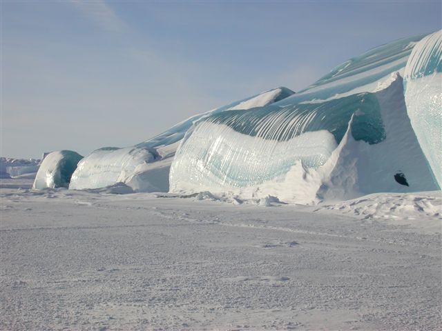Εντυπωσιακές εικόνες από παγωμένο… κύμα στην Ανταρκτική! (φωτο)