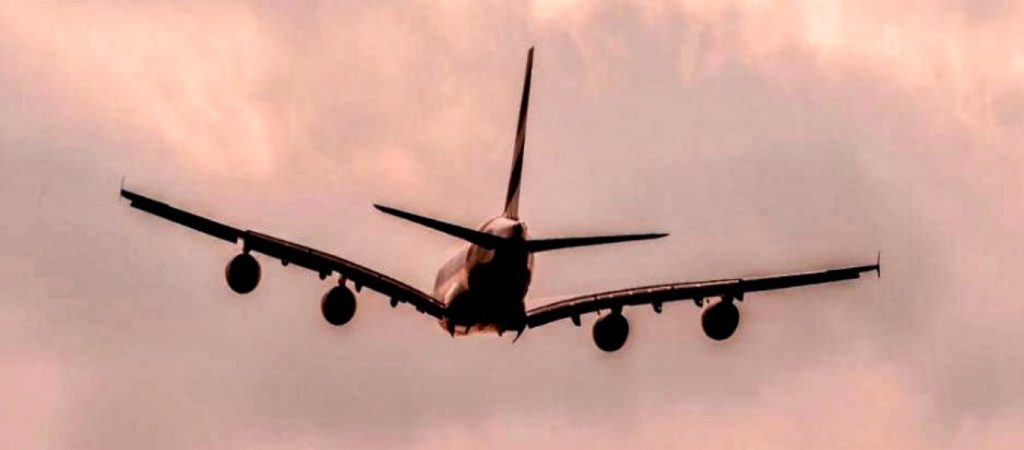 Γεωργία: Αεροσκάφος συνετρίβη και τυλίχτηκε στις φλόγες στο αεροδρόμιο (βίντεο)