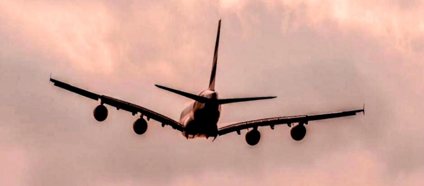 Γεωργία: Αεροσκάφος συνετρίβη και τυλίχτηκε στις φλόγες στο αεροδρόμιο (βίντεο)