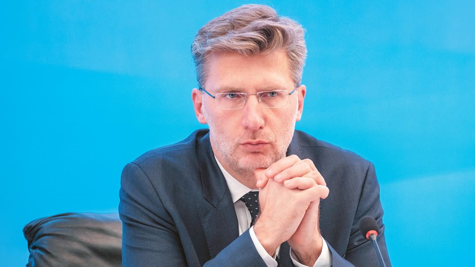 «Τσαρλατάνους» χαρακτήρισε τους επιστήμονες που διαφωνούν με τα κυβερνητικά μέτρα για τον Covid-19 ο Α.Σκέρτσος