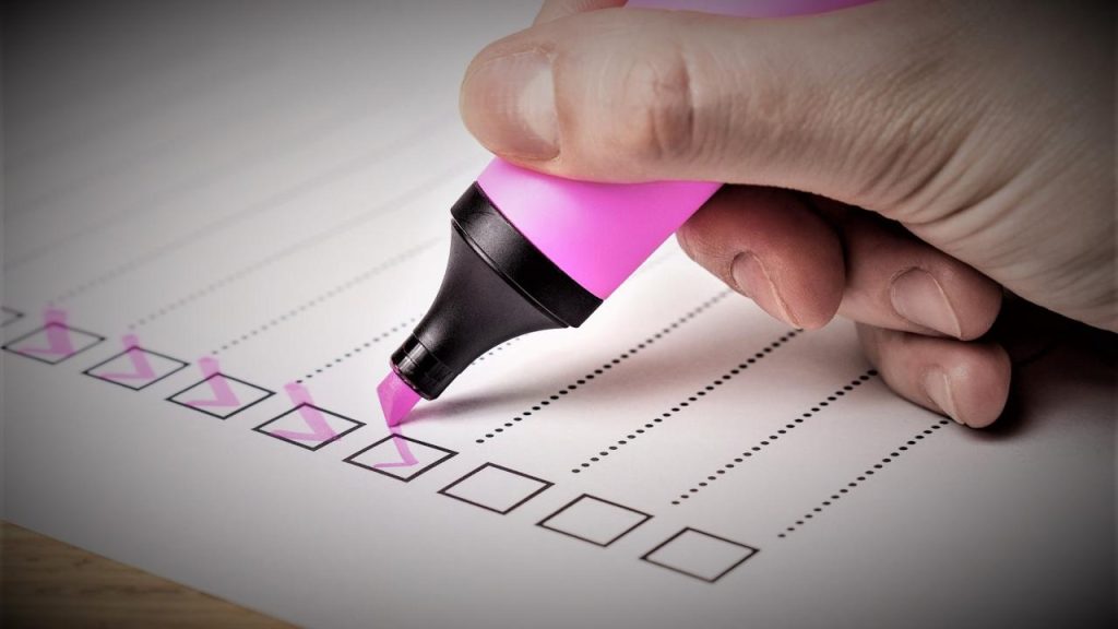 Απίστευτη καταγγελία στελέχους του ΚΙΝ.ΑΛ. για εταιρεία δημοσκοπήσεων