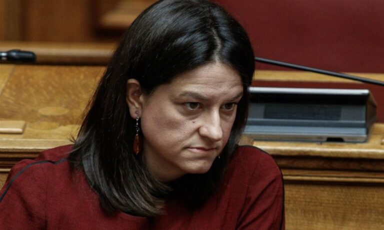 Η Κεραμέως ψάχνει για «θύλακες» στα σχολεία: «Θα καταβάλλουμε κάθε προσπάθεια»