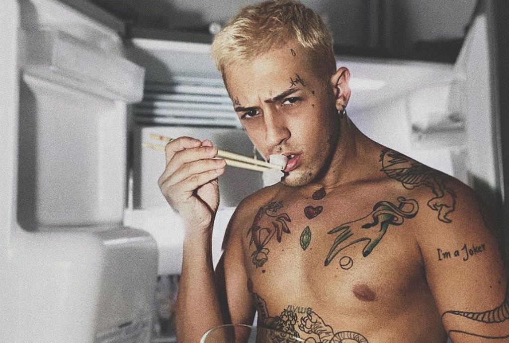 Τάσος Ξιαρχό: «Ο πατέρας μου μας κυνηγούσε με μια καραμπίνα να μας σκοτώσει»