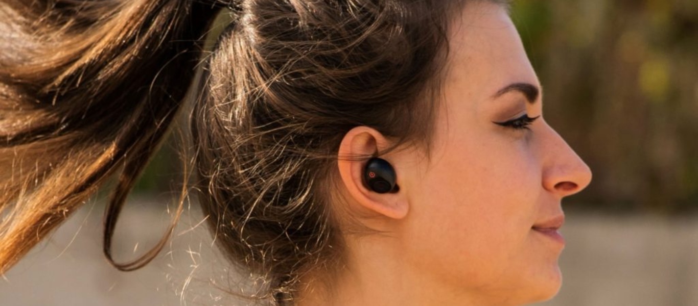 Ο λόγος που δεν πρέπει να φοράτε τα ακουστικά σας όλη μέρα