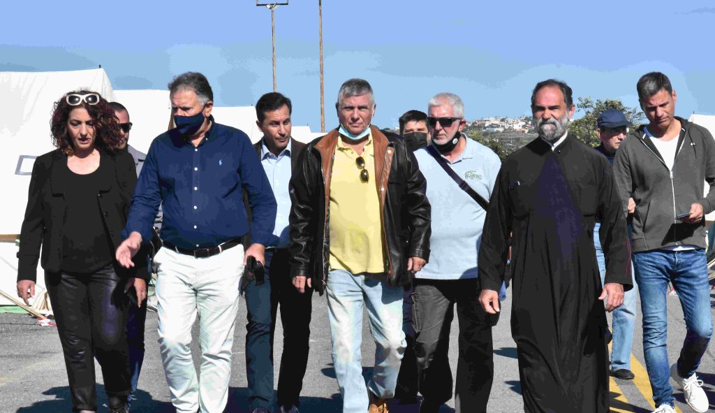 Γ.Τράγκας: Τρεις χιλιάδες σεισμοπαθείς χρειάζονται 420 κοντέινερ – Ο Κυριάκος έστειλε 34 άδεια και 5 εκατ. για 414!