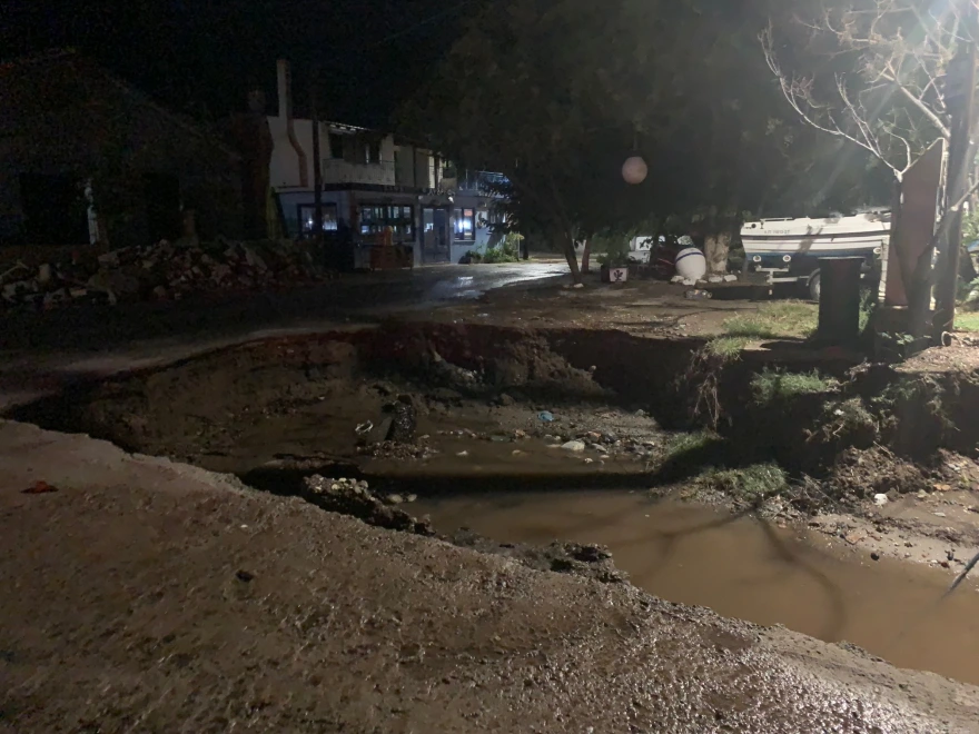 Στο έλεος της κακοκαιρίας η Β.Εύβοια – Πλημμύρες και κατολισθήσεις (φώτο)