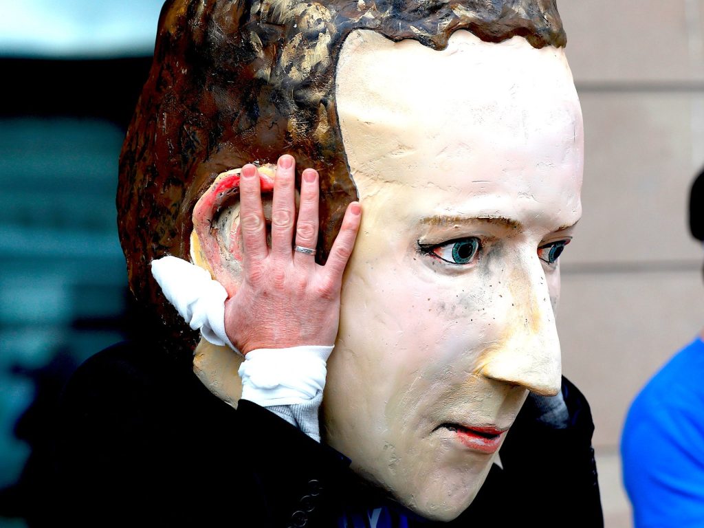 Βραβευμένη δημοσιογράφος με Νόμπελ Ειρήνης: «Το Facebook αποτελεί απειλή κατά της Δημοκρατίας»