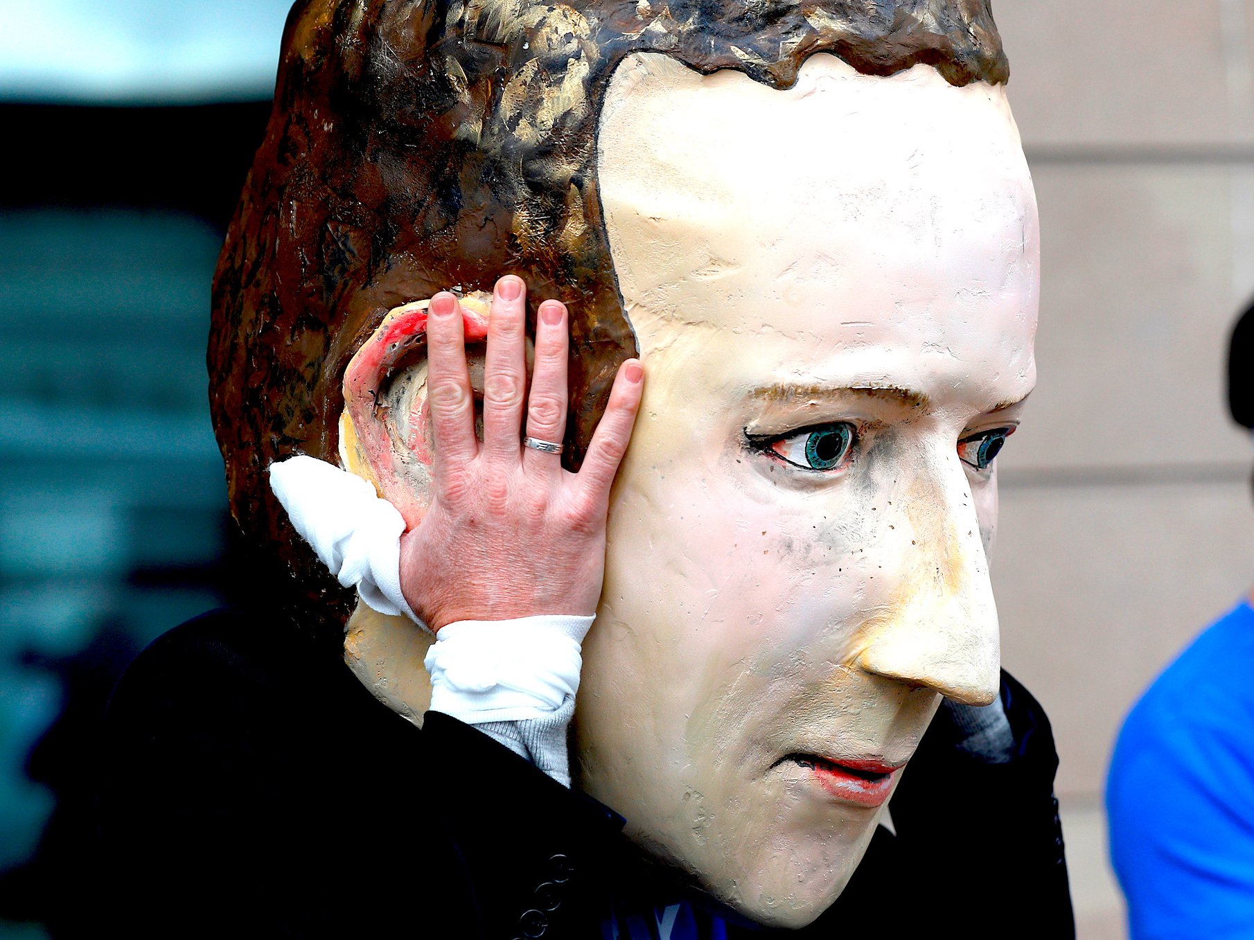 Βραβευμένη δημοσιογράφος με Νόμπελ Ειρήνης: «Το Facebook αποτελεί απειλή κατά της Δημοκρατίας»