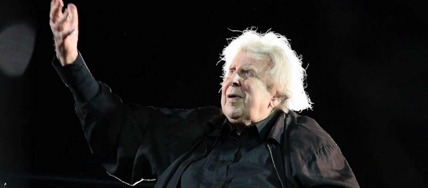 Συγκίνηση στο μνημόσυνο του Μ.Θεοδωράκη στην Κρήτη – Συγκεντρώθηκε πλήθος κόσμου (φώτο)