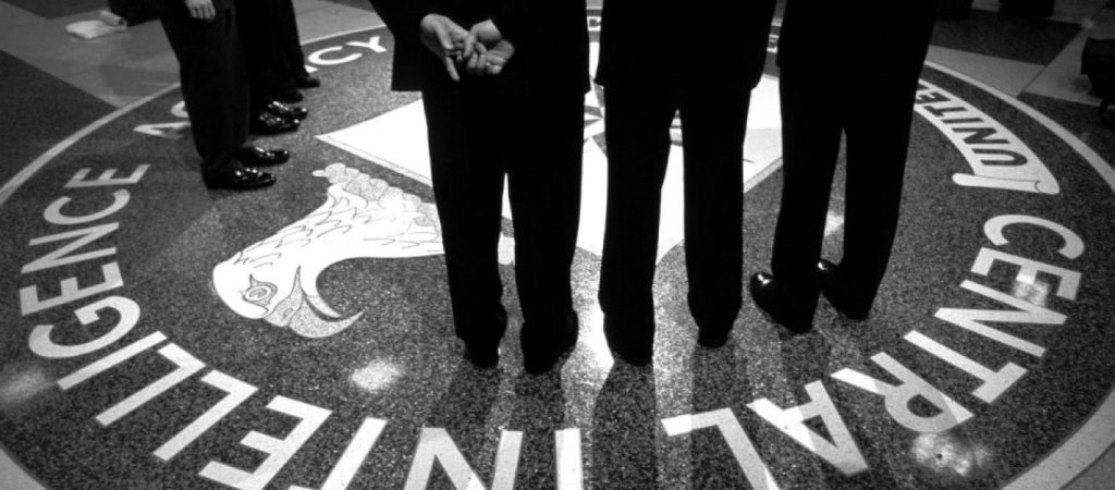 Συνταξιούχος κατάσκοπος αποκαλύπτει μυστικά για τη ζωή των πρακτόρων (βίντεο)