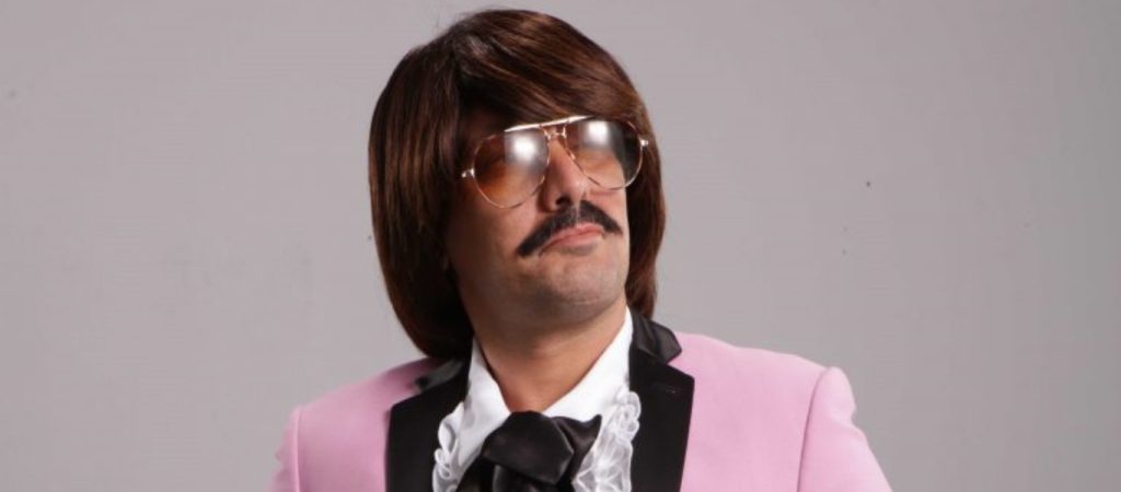 Έπεσε η εξέδρα την ώρα που τραγουδούσε o T.Σφίνος – Η ανάρτηση του τραγουδιστή (βίντεο)