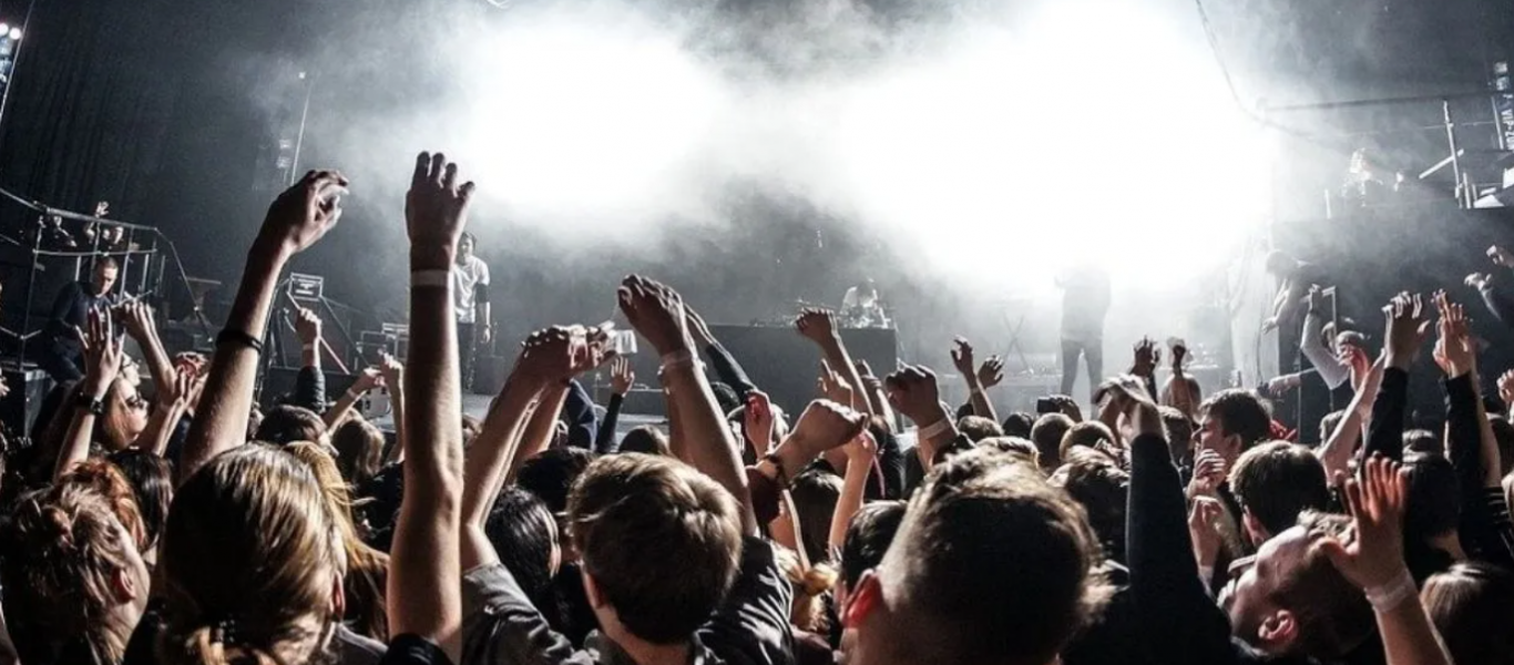 Επιστροφή στη νέα «κανονικότητα»: «Ελευθερία» από σήμερα για τους εμβολιασμένους και «κυνήγι» των μη εμβολιασμένων