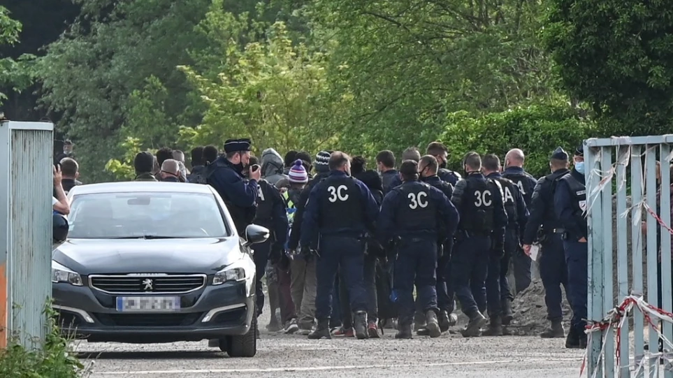 Διαμαρτύρονται οι παράνομοι μετανάστες στην Γαλλία: «Η αστυνομία μας κάνει καψόνια»