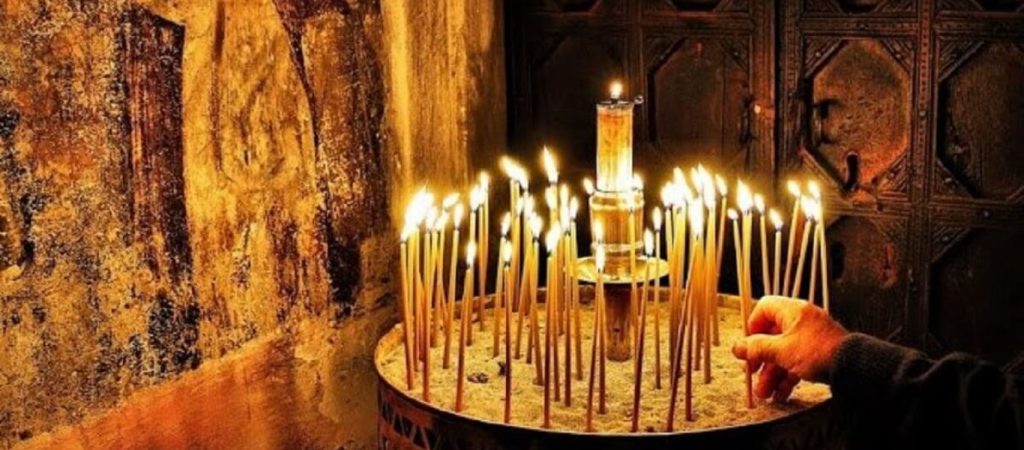 Το γνωρίζατε; – Να πότε πρέπει να σβήνονται τα κεριά στην Εκκλησία