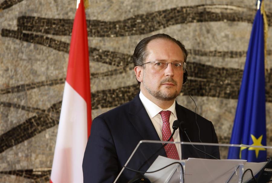 Ο Αλεξάντερ Σάλενμπεργκ θα είναι ο νέος καγκελάριος της Αυστρίας μετά την παραίτηση του Κουρτς