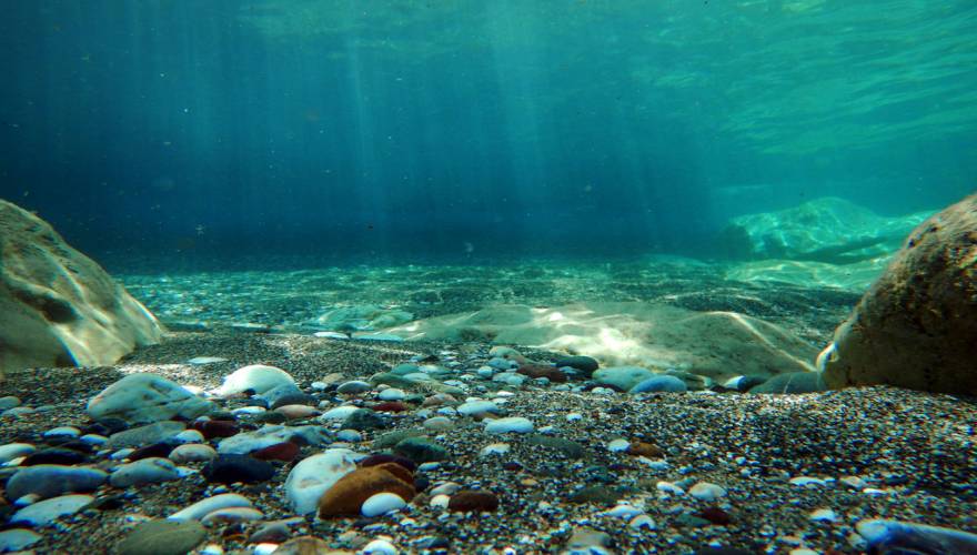 «Βουτιά» στα 4.000 μέτρα κάτω από τη θάλασσα (βίντεο)