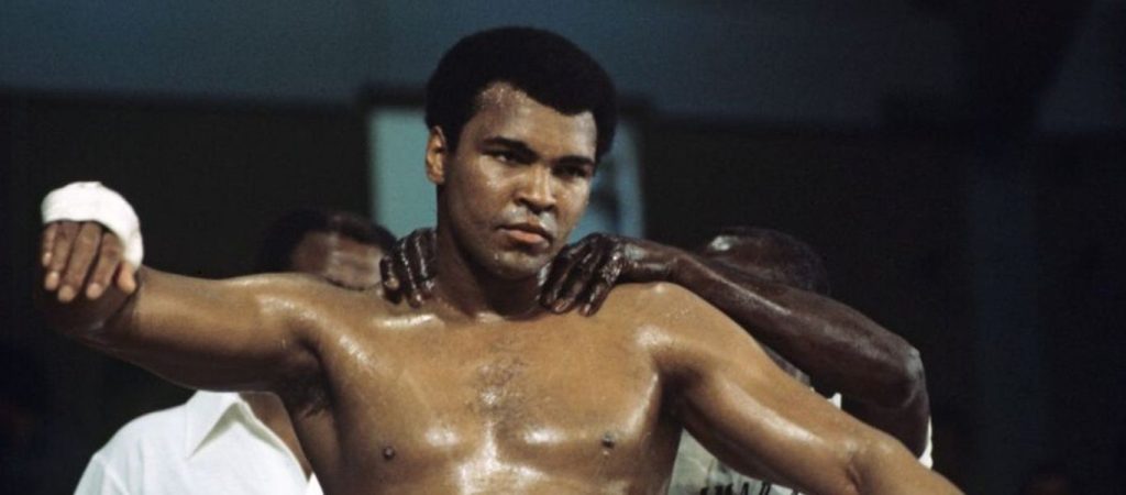 Σε δημοπρασία σπάνια έργα τέχνης του θρυλικού Μοχάμεντ Άλι – Πωλήθηκαν πάνω από 1 εκατ. δολάρια! (βίντεο)