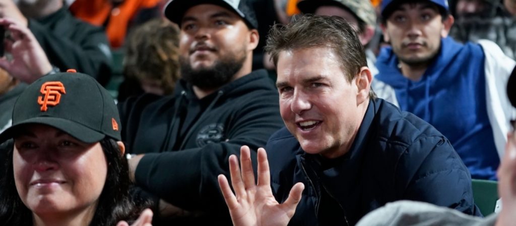 Πολλά τα ερωτηματικά γύρω από τα… φουσκωμένα μάγουλα του Τομ Κρουζ