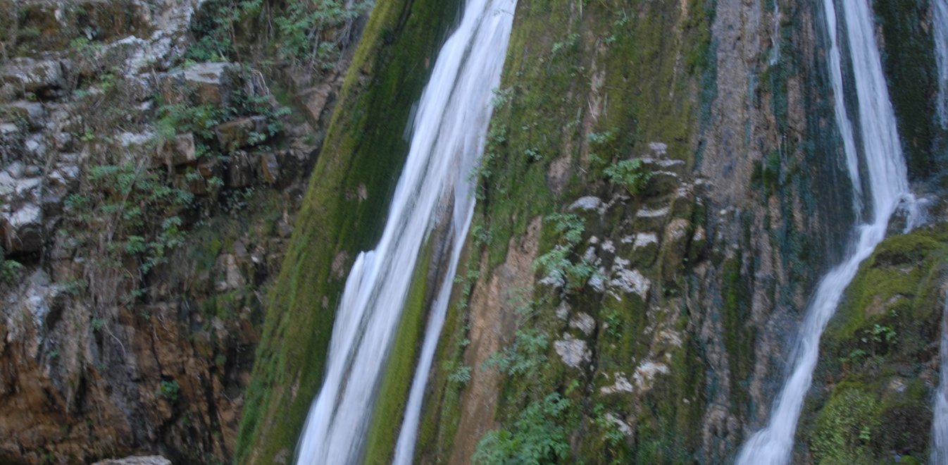 Μοναδικό φαινόμενο στα Τρίκαλα: Ο καταρράκτης που… εξαφανίζεται και εμφανίζεται ξανά (βίντεο)