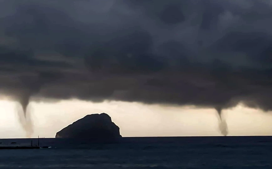 Εντυπωσιακό θέαμα στα Κύθηρα – Σχηματίστηκαν «ταυτόχρονα δύο υδροσίφωνες» (φώτο)