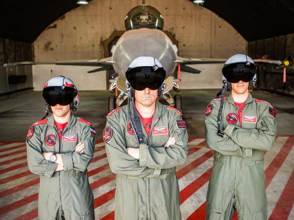 Πιλότοι κατά του αναγκαστικού εμβολιασμού: «Στόχος τους είναι η σταδιακή αποστέρηση των ελευθεριών»