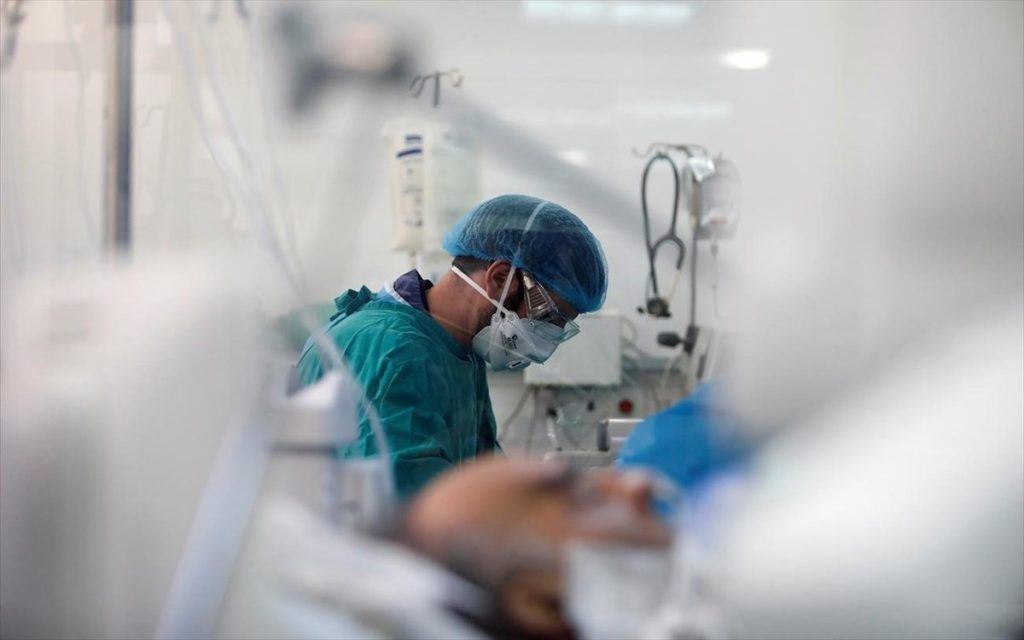 Σκωτία: 28χρονη πλήρως εμβολιασμένη πέθανε με κορωνοϊό – Μητέρα τριών παιδιών