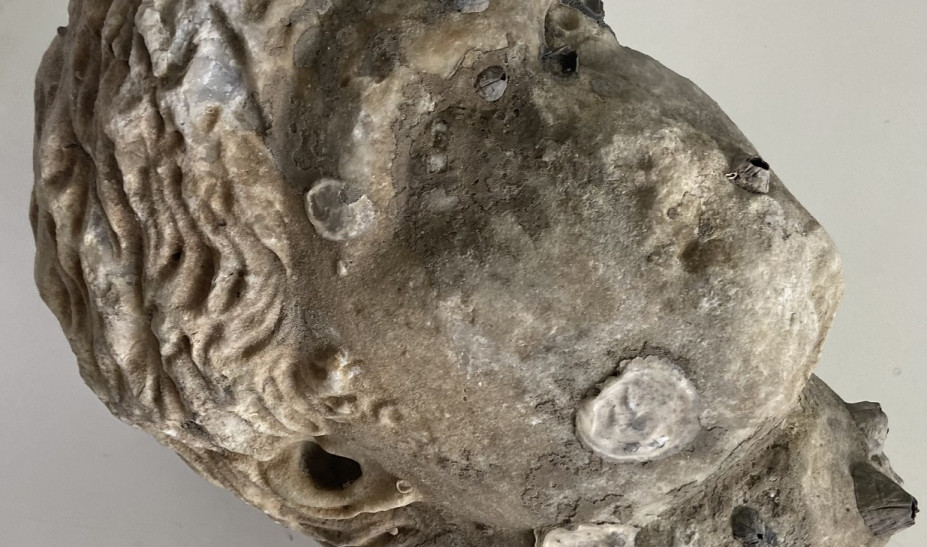 Πρέβεζα: Ανασύρθηκε από τη θάλασσα κεφαλή αγάλματος ρωμαϊκών χρόνων