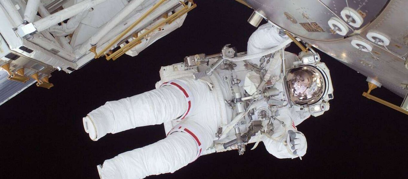 Εντυπωσιακό: Αστροναύτης φωτογράφισε από το διάστημα ένα αεροπλάνο να πετά από κάτω του (φώτο)