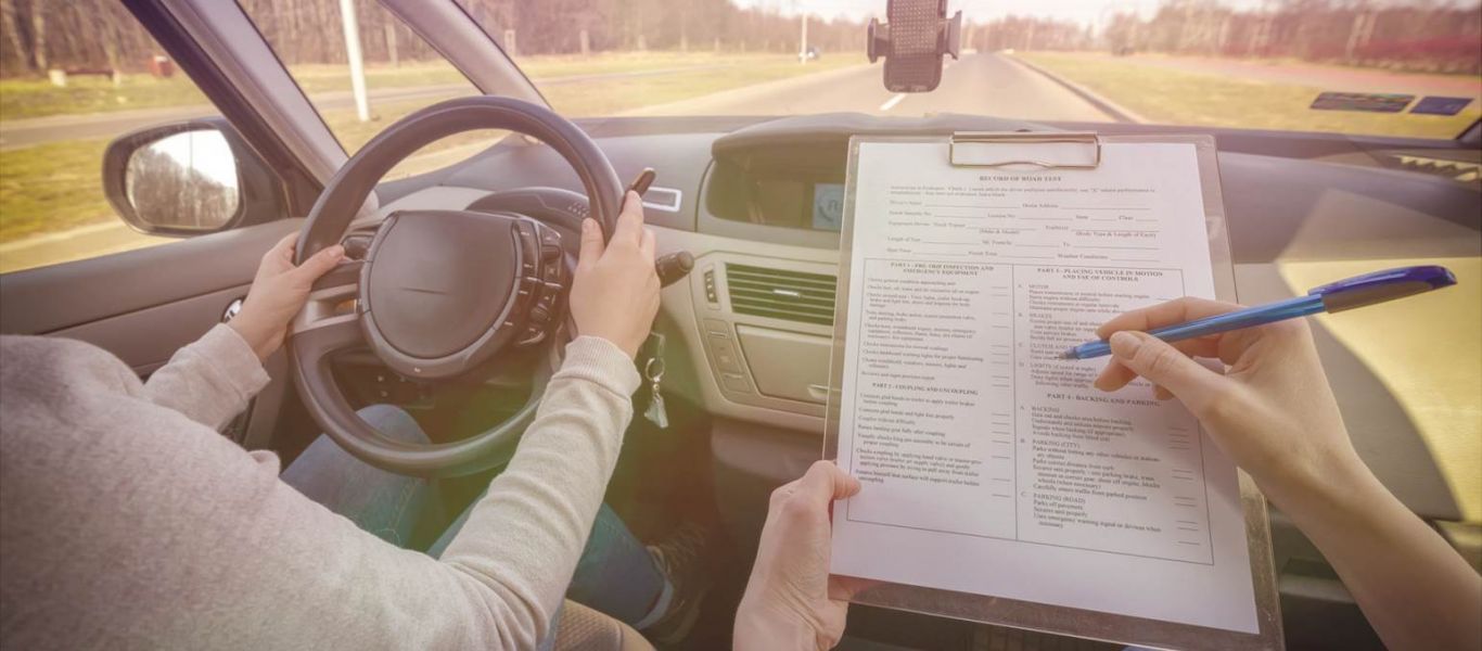 Δίπλωμα οδήγησης στα 17 αλλά με συνοδό: Με κάμερες οι εξετάσεις – Όλες οι αλλαγές για την οδική ασφάλεια