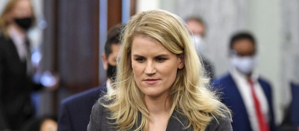 Ευρωκοινοβούλιο: Επικροτεί τις αποκαλύψεις της Φ.Χάουγκεν για τις παραπλανητικές πρακτικές του Facebook