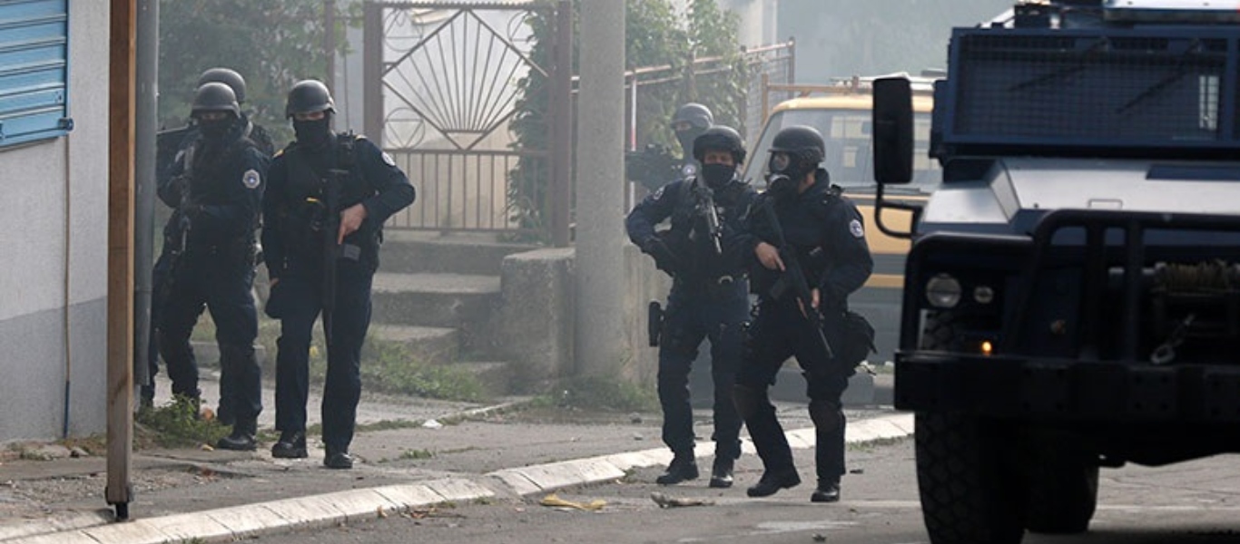 Ένταση στη Μιτρόβιτσα – Συγκρούσεις μεταξύ Σέρβων και Κοσοβάρων με τραυματίες