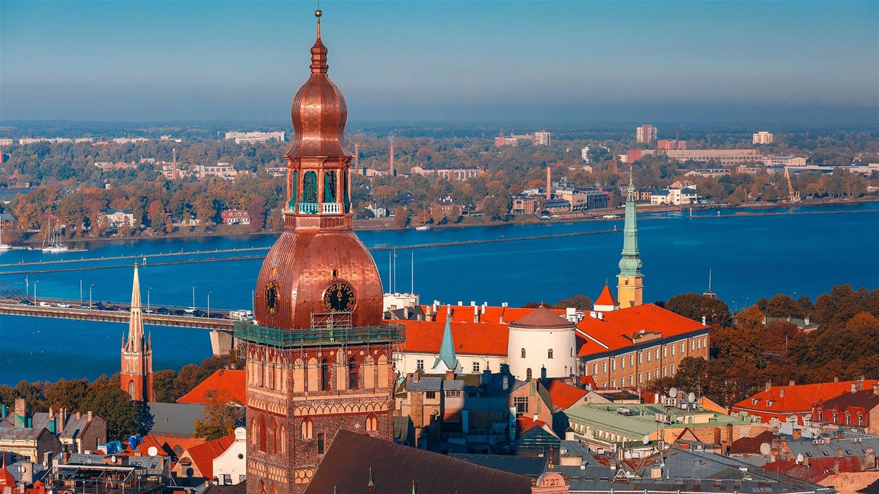 Λετονία: «Θες επιδότηση; Εμβολιάσου» – Ακόμη ένας ωμός εκβιασμό σε μια Ευρωπαϊκή χώρα