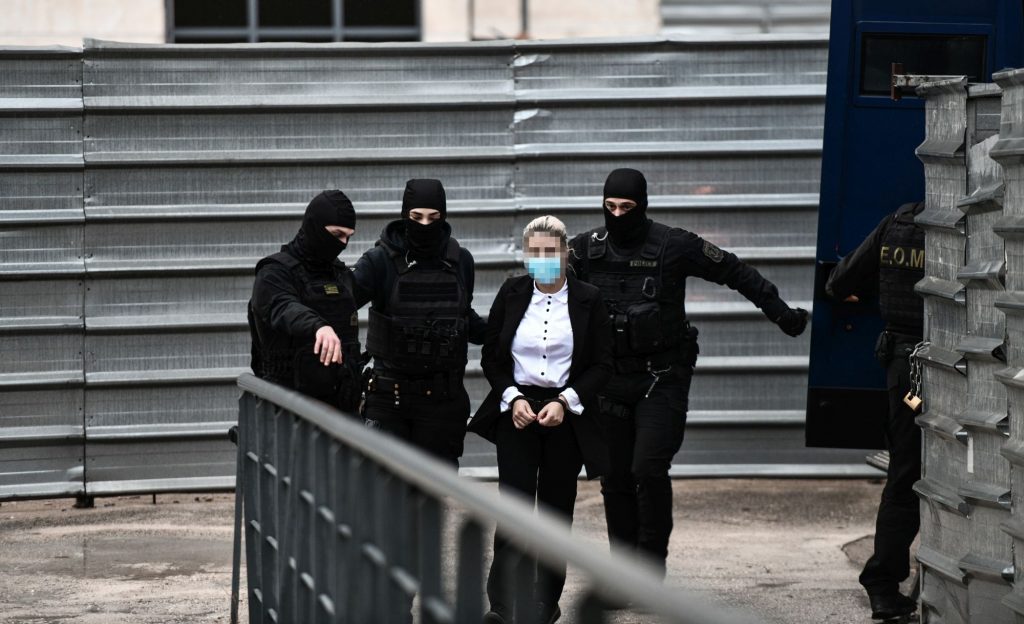 Ολόκληρη η απολογία της Έφης: «Πήρα το βιτριόλι από Πακιστανό – Η ιδέα μου ήρθε από τηλεοπτική εκπομπή»